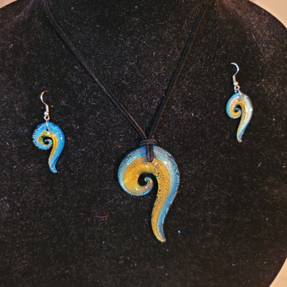 Necklace Set - Picture 2 of 2
